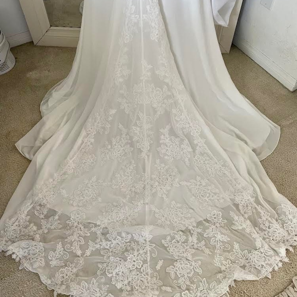 Angel Rivera 'Dawn (Kinsley James exclusive) Wedding Dress - Picture 4 of 5